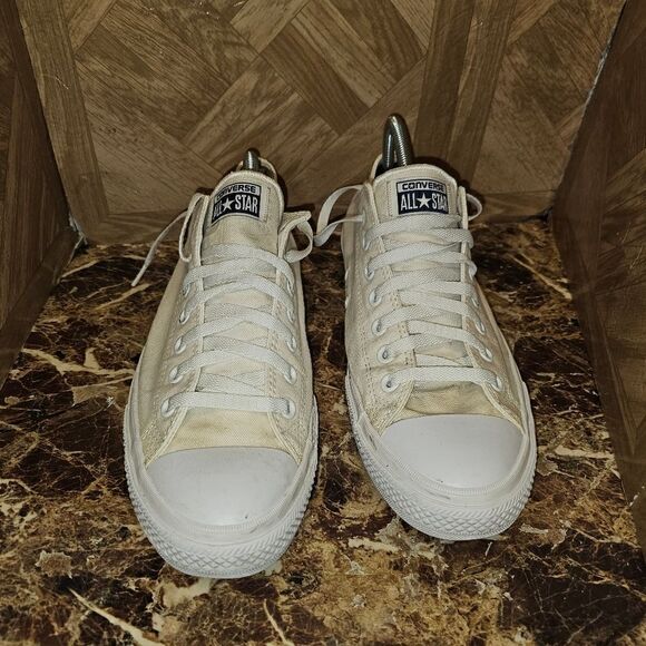 Converse Men's All Star low fashion shoe size 11.      069 - Picture 6 of 10
